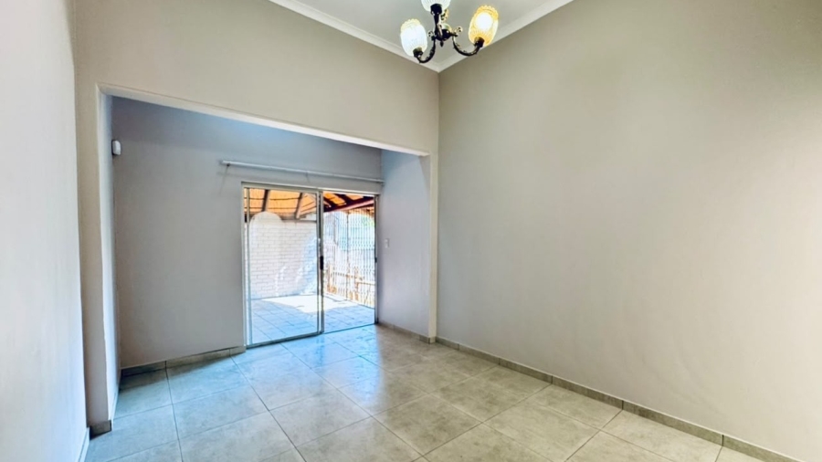 4 Bedroom Property for Sale in Geelhoutpark North West
